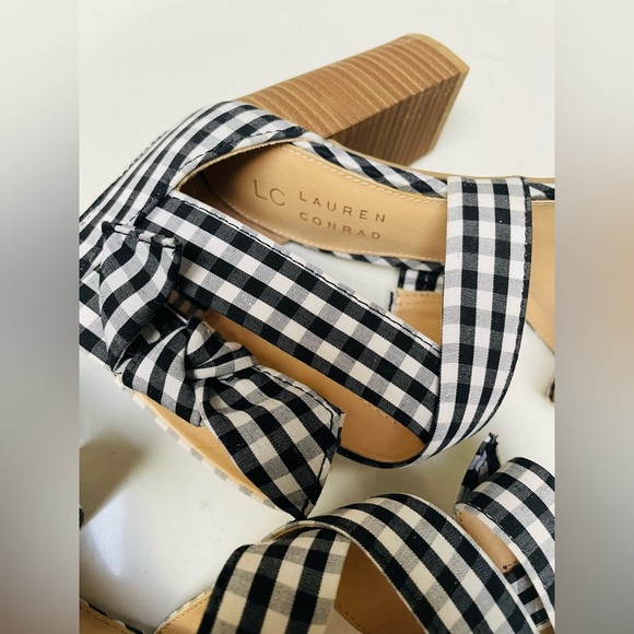 New LC Lauren Conrad Black and White Heeled Sandals - Picture 3 of 8